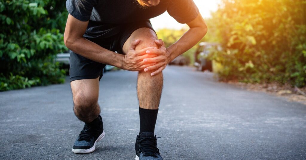 Runner With Knee Pain Grabbing His Knee | Knee Pain Relief | St. Johns Chiropractic & Performance